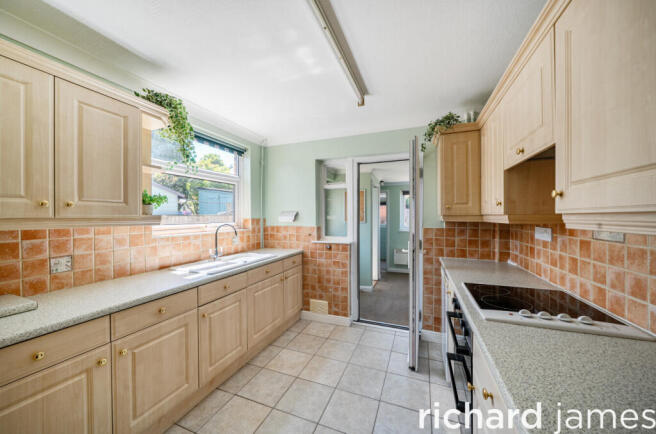 Brixham Avenue, Old Walcot, Swindon, SN3 photo 4