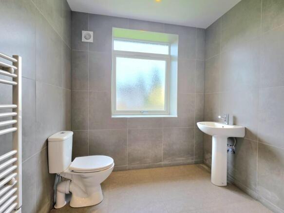 2 bed Semi-Detached Bungalow to rent Image 5