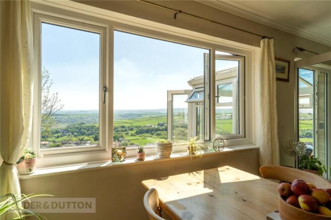 4 bed Detached for sale Image 6