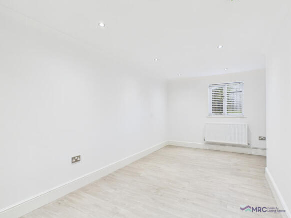 2 bed Semi-Detached to rent Image 10