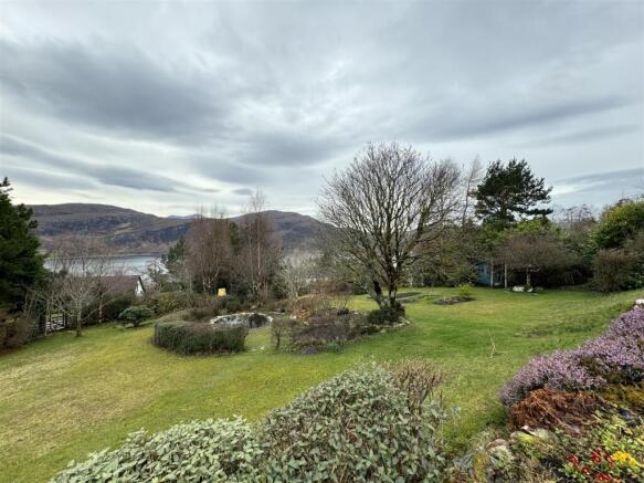 REAR GARDEN 2.JPG