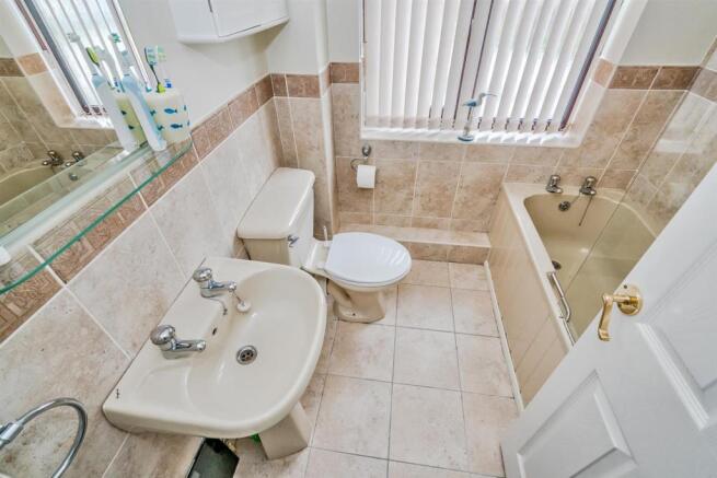 Dovedale, Cannock, WS11 5TF-14.jpg