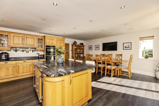 3 bed Detached Bungalow for sale Image 8