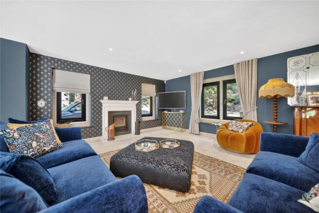 6 bed Detached for sale Image 9