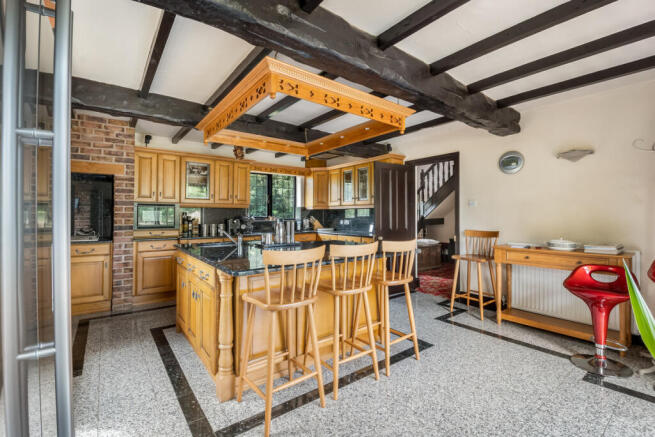 4 bed Detached for sale Image 5