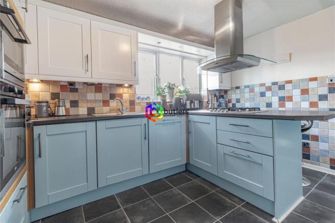 4 bed Detached for sale Image 11