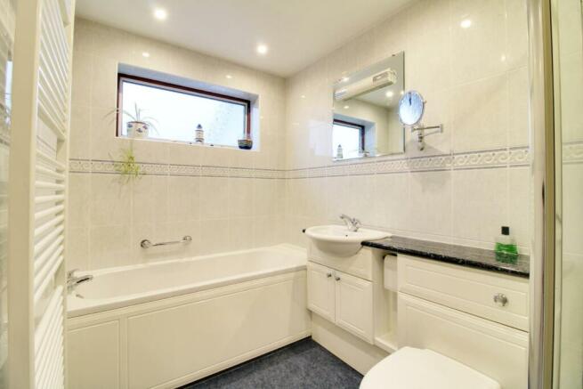 Bathroom (2).jpg