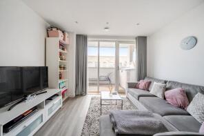 24, Wiltshire House, Avenue Road, London W3 8YS