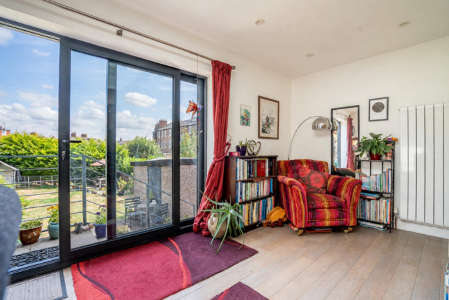 4 bed Semi-Detached for sale Image 6
