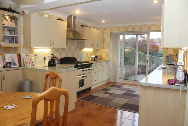 Kitchen/Breakfast...