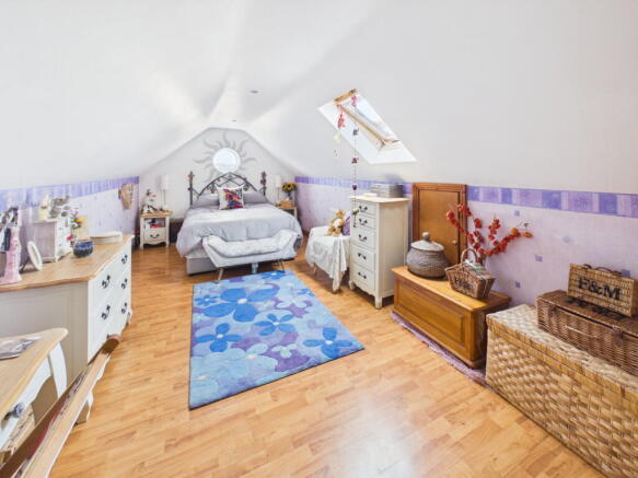 5 bed Detached for sale Image 12