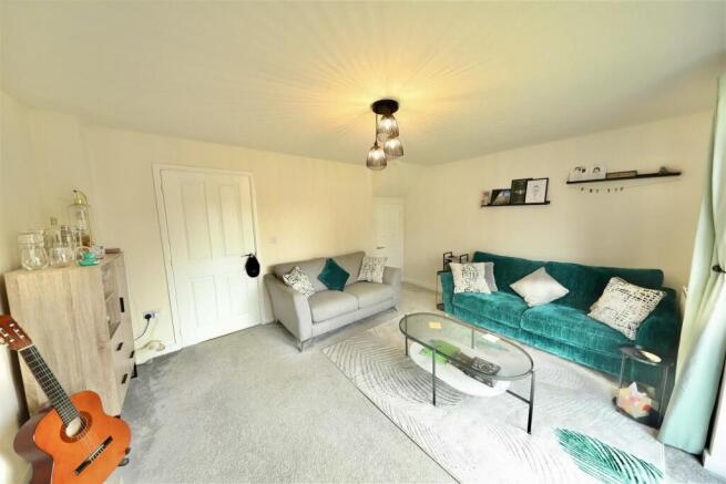 3 bed Semi-Detached for sale Image 8