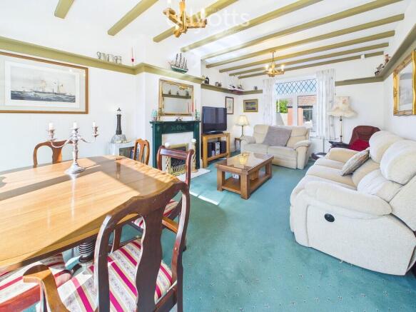 Lounge/Dining Roo...