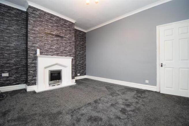 2 bed Terraced to rent Image 4