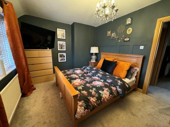 Bed 1 pic 4