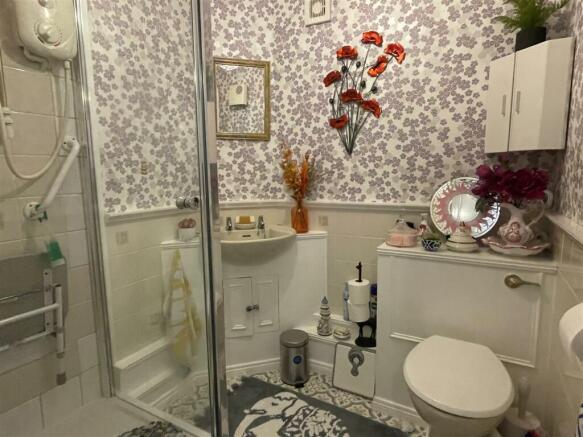 Shower Room: