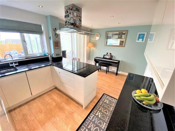 Kitchen dining ro...