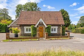 2, Kingswood Way, South Croydon CR2 8QP