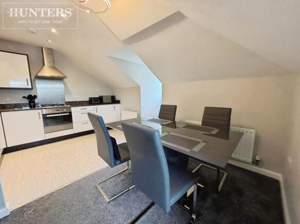 2 bed Penthouse to rent Image 5