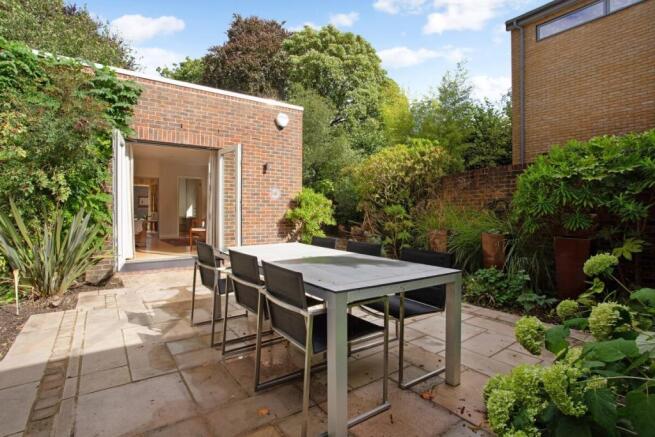 17 Langton Way, B...