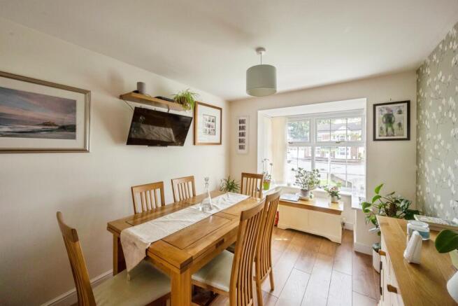 4 bed Detached for sale Image 8