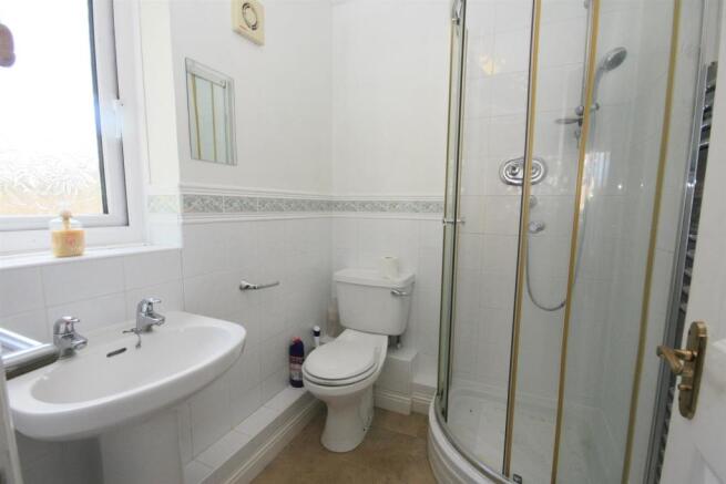 EN-SUITE SHOWER ROOM
