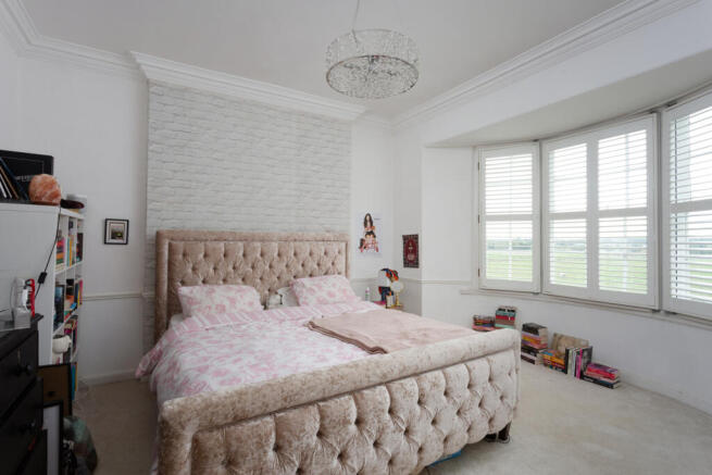 6 bed Detached for sale Image 11