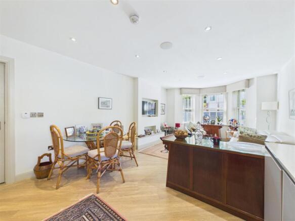 2 bed Apartment for sale Image 5