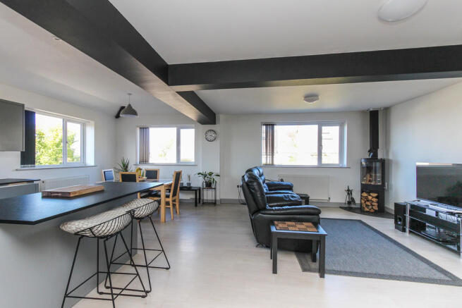 Kitchen/living/di...