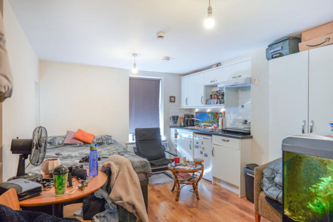 9 bed House of Multiple Occupation for sale Image 4