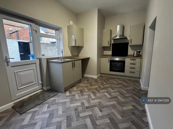 2 bed Terraced to rent Image 4