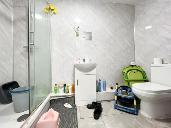 3 bed Apartment for sale Image 10