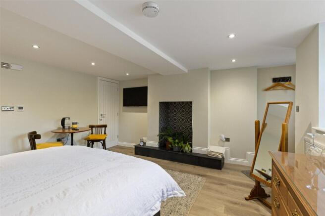 3 bed Terraced for sale Image 11