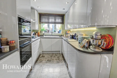 Oakfield Road, Long Stratton