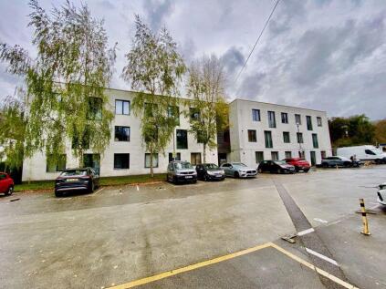 Godstone Road, Whyteleafe -100% OWNED - CASH BUYERS ONLY DUE TO LENGTH OF LEASE