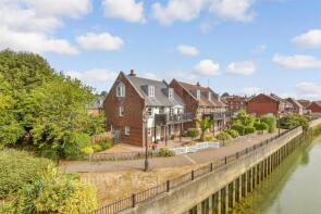 4, Wheelwrights Close, Arundel BN18 9TA