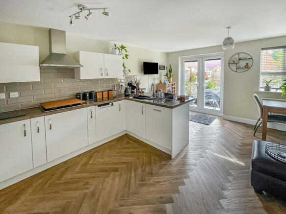 4 bed Semi-Detached for sale Image 5