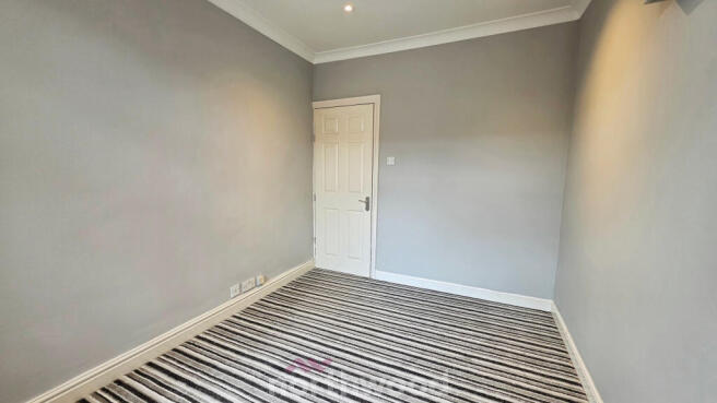 2 bed Terraced to rent Image 10