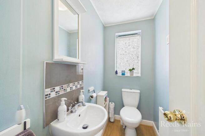 4 bed Detached for sale Image 11