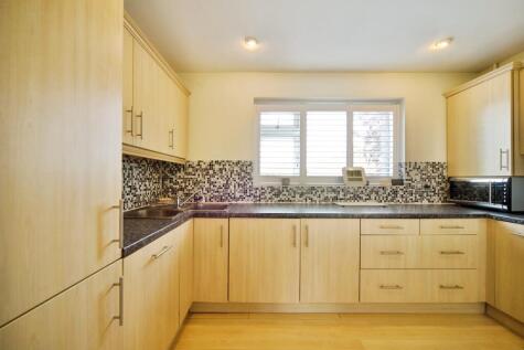 2 Village Road, Enfield, EN1