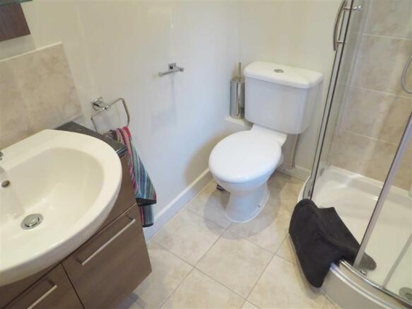 EN-SUITE SHOWER ROOM