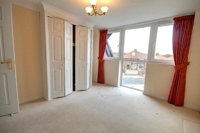 2 bed Flat for sale Image 7