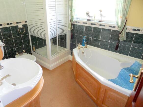 BATH/SHOWER ROOM