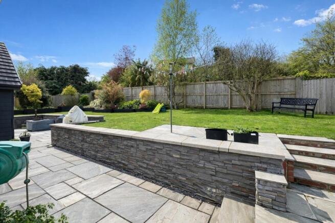 Woodlands Av - garden.jpeg