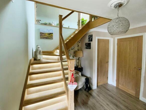 5 bed Detached Bungalow for sale Image 8