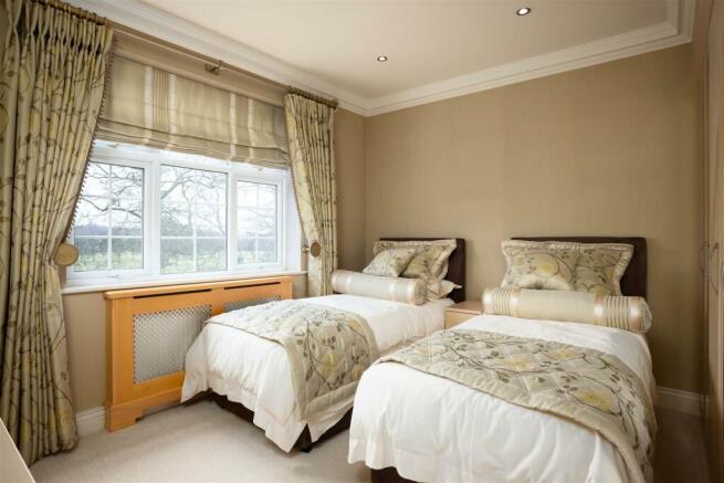 3 bed Apartment for sale Image 9