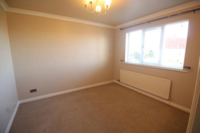 4 bed House to rent Image 10