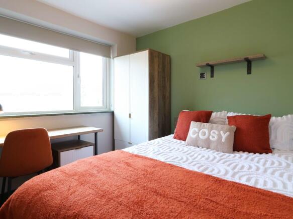 93 Waverly Room 5.JPG