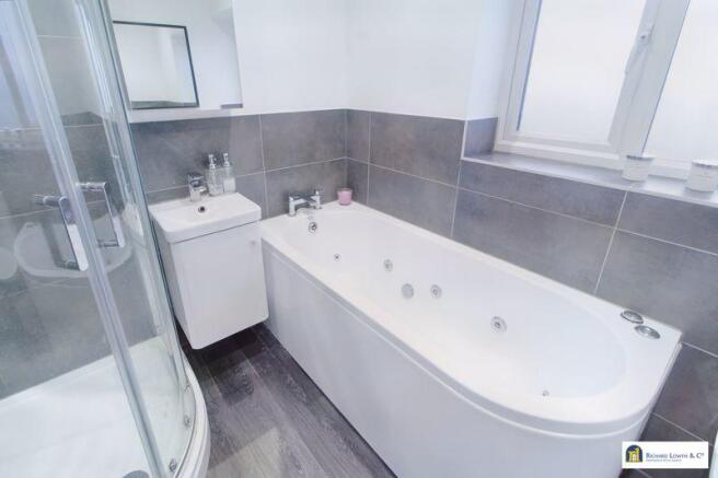 Bath/Shower/WC