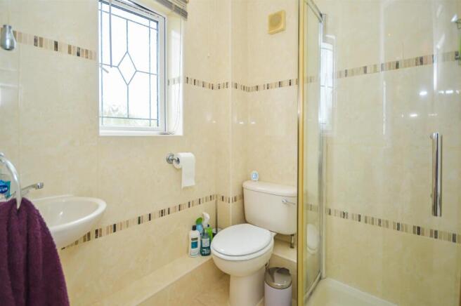 4 bed Detached for sale Image 8